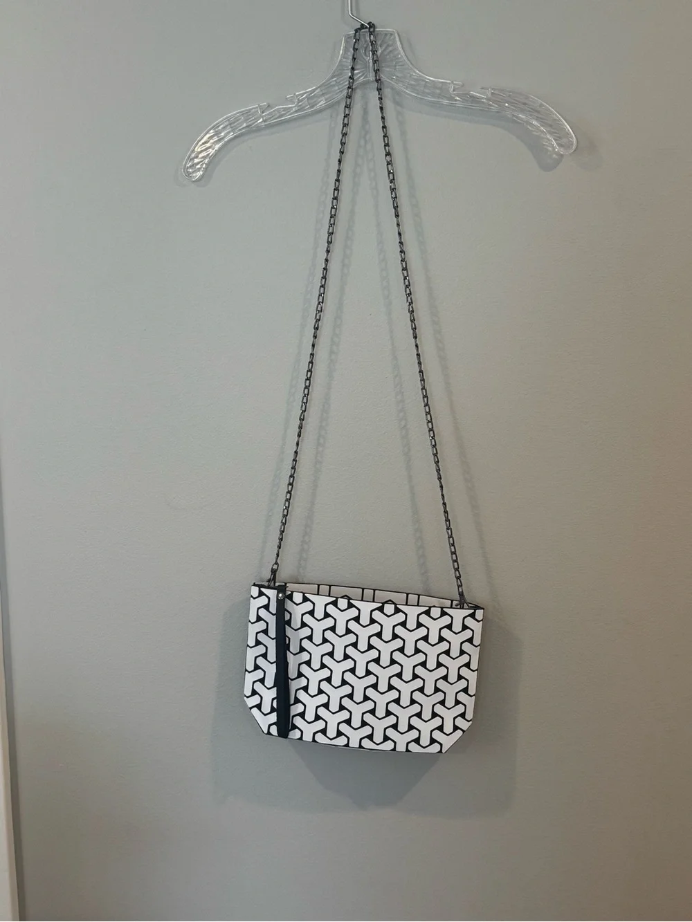Emilio Pepe Italy Black White Chevron Purse Handbag Chain Strap Excellent